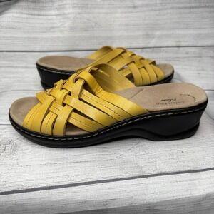 Clarks Lexi Selina Yellow Leather Woven Slip-On‎ Sandals Size 9 Comfort